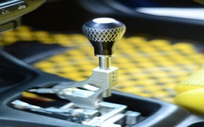 Serwis skrzyni biegów manualnej kontra automatycznej – porównanie usterek